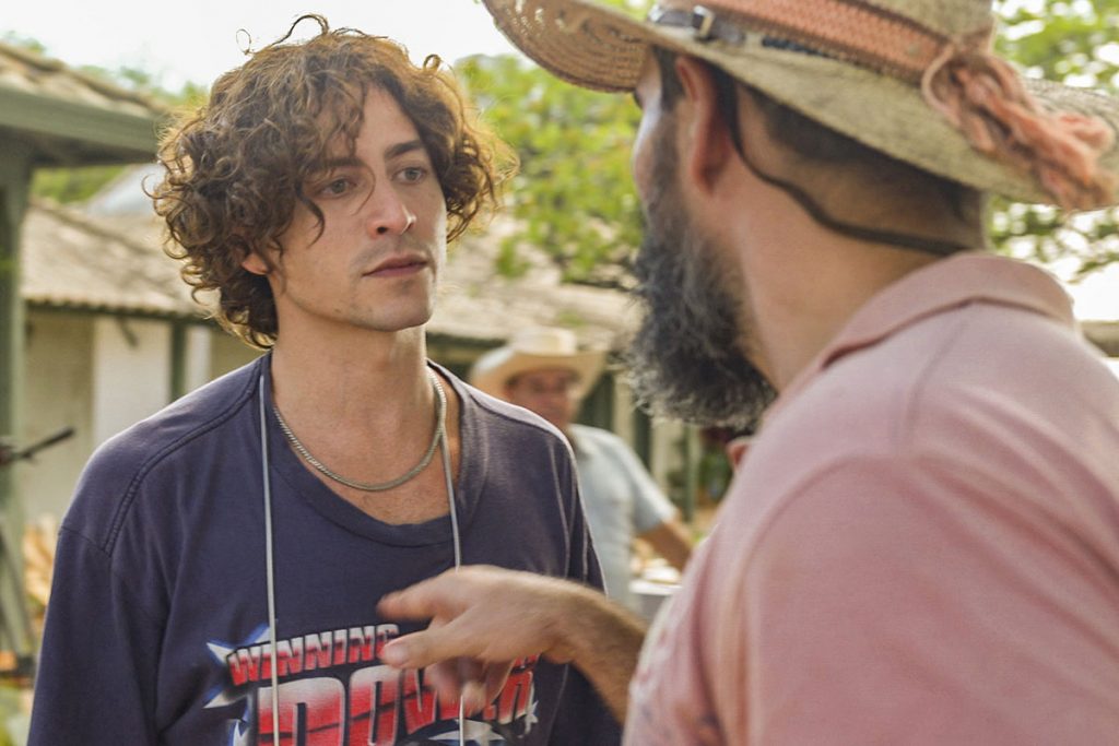 Jove (Jesuíta Barbosa) e Alcides (Juliano Cazarré) em Pantanal