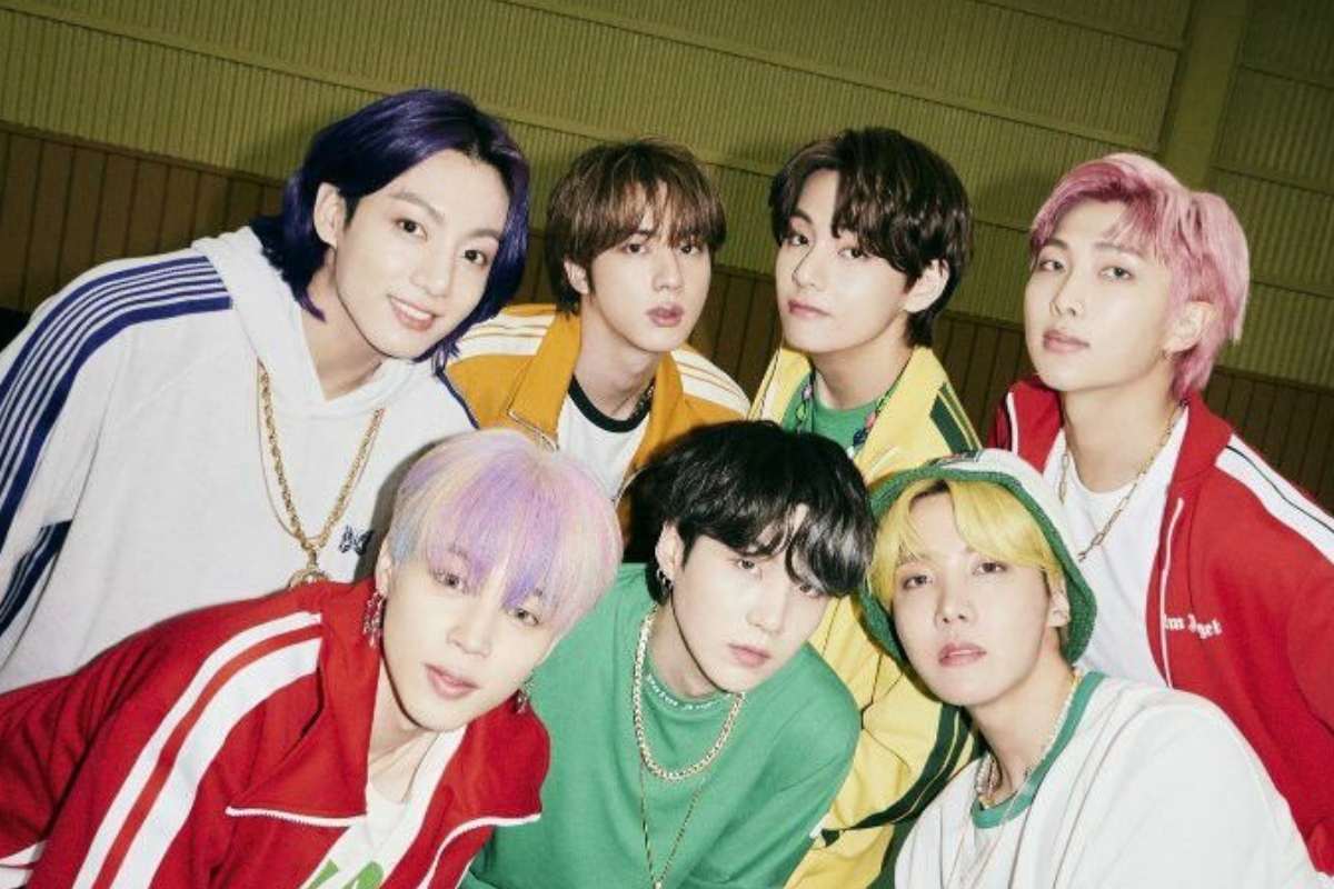 Integrantes do BTS posando para foto