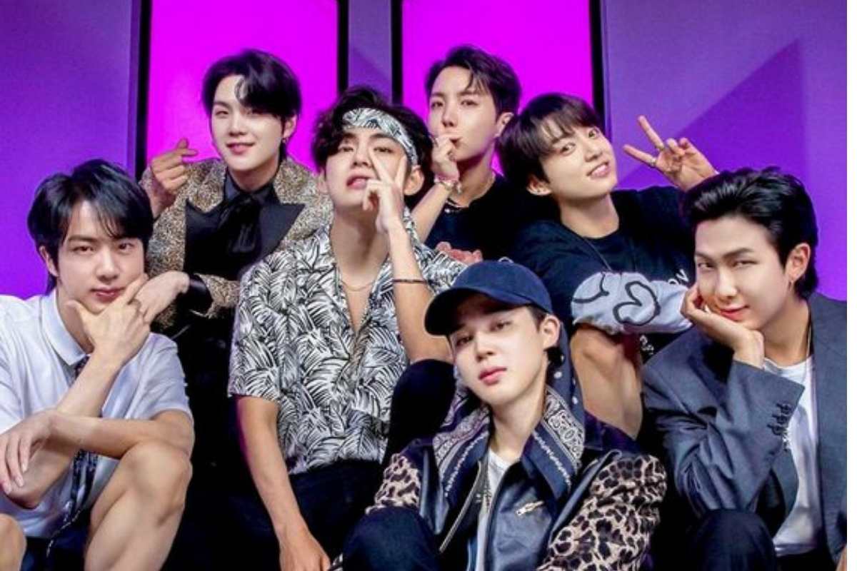 Integrantes do BTS posando para foto