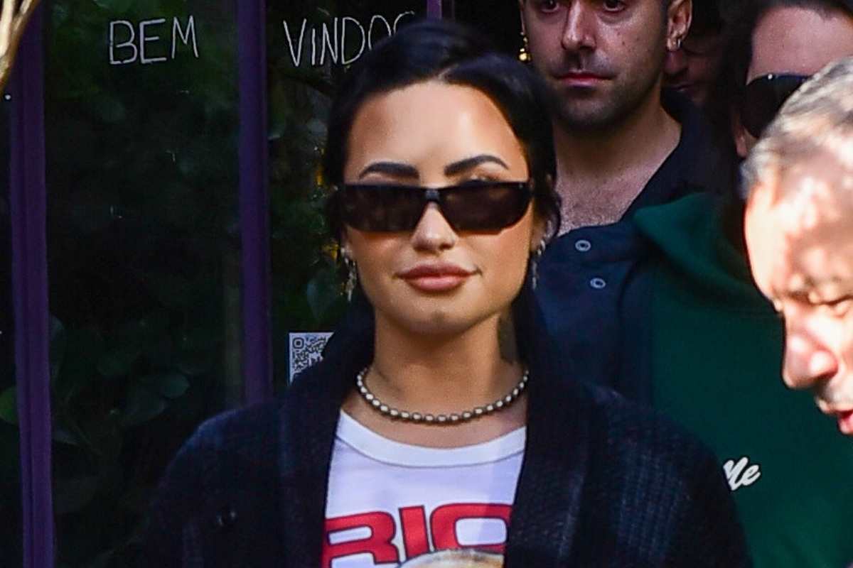 Demi Lovato curte dia de passeio na cidade de São Paulo