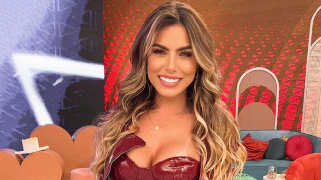 Ex-bailarina do Faustão, Erika Schneider abre o jogo sobre sua saída do programa: “Fui demitida por vídeo chamada”