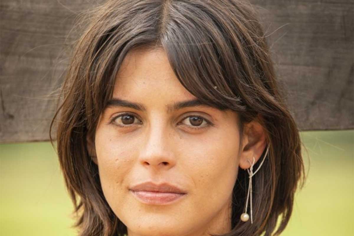 Guta (Julia Dalavia) em cena de Pantanal