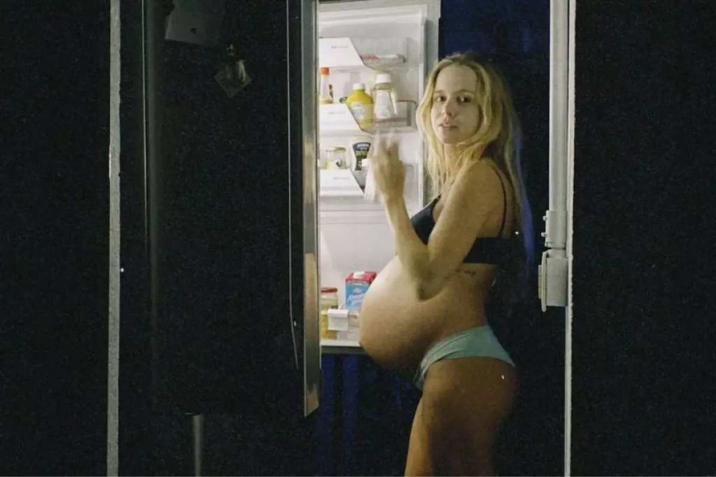 Isabella Scherer mostrando barriga de grávida