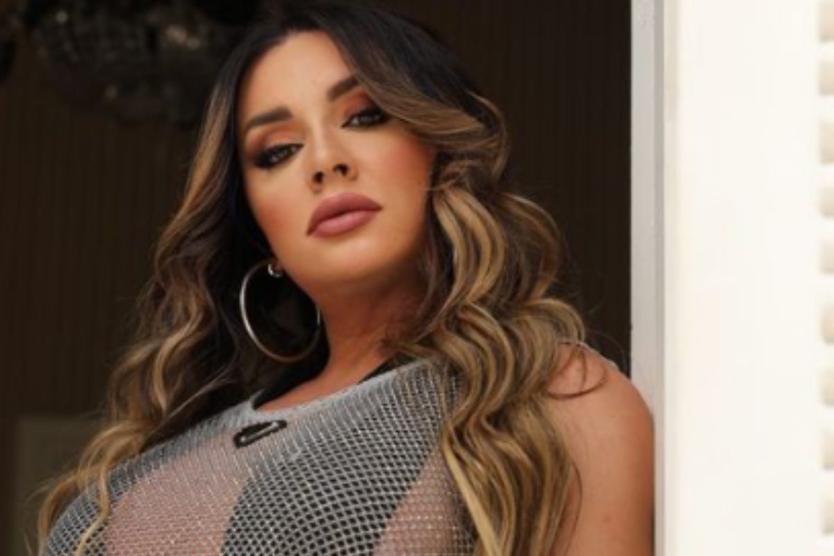 Influencer Juliana Salimeni compra carro de luxo