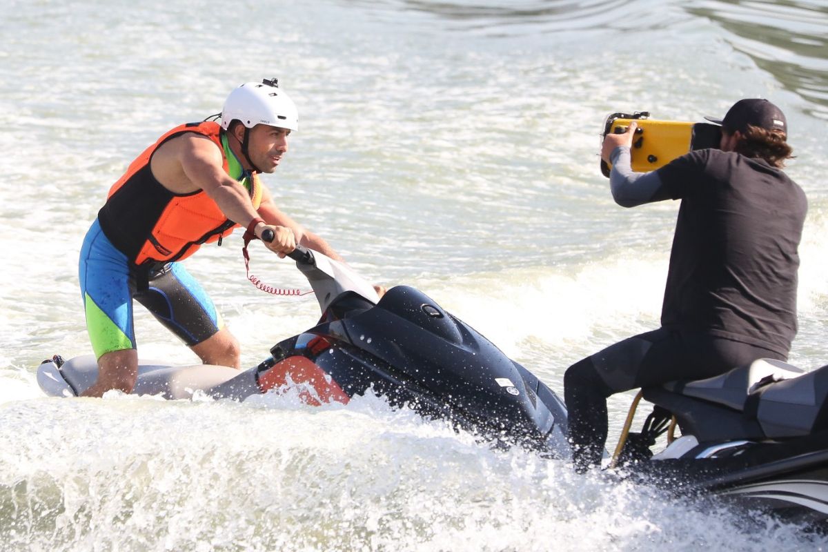 Kaysar gravando em jet-ski