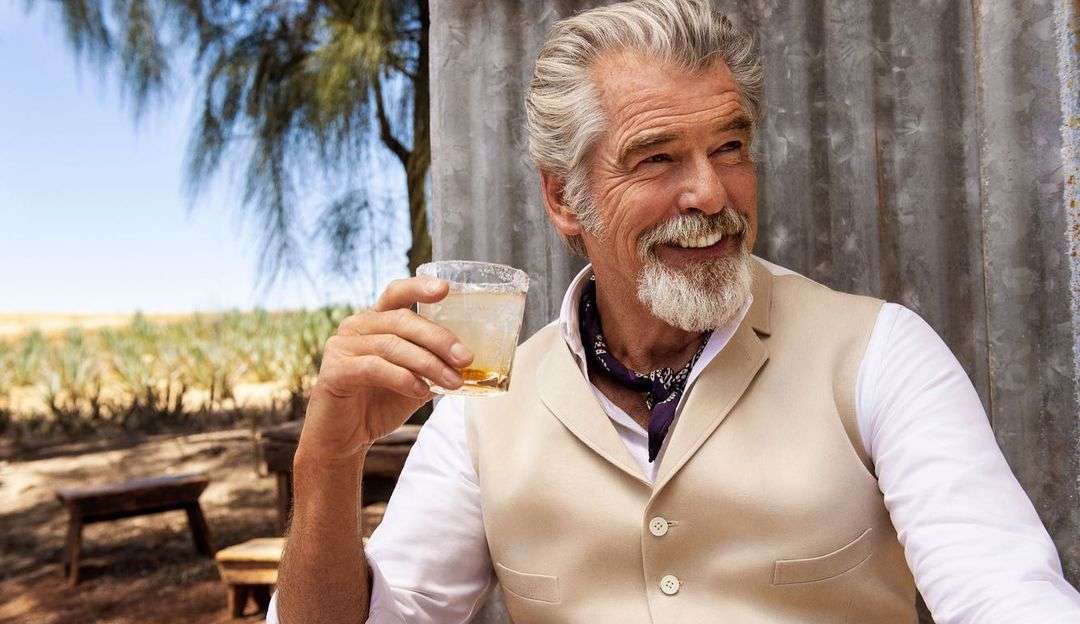 Ex-007, Pierce Brosnan rebate amigos que ofereceram cirurgia bariátrica para sua esposa