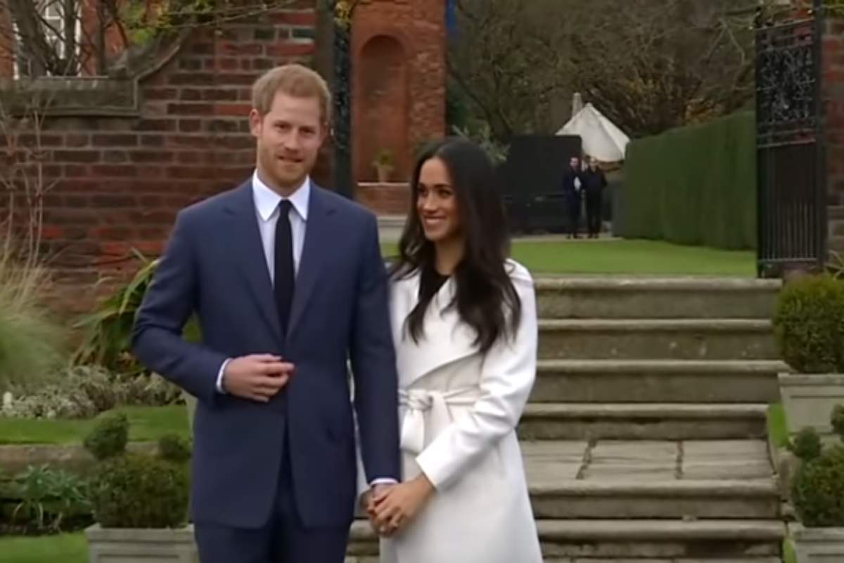 Príncipe Harry e Meghan Markle de mãos dadas