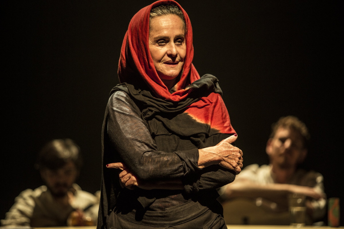 Regina Braga no teatro com a peça Sao Paulo