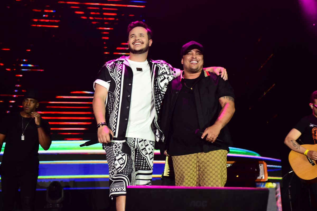 Matheus e Kauan durante show