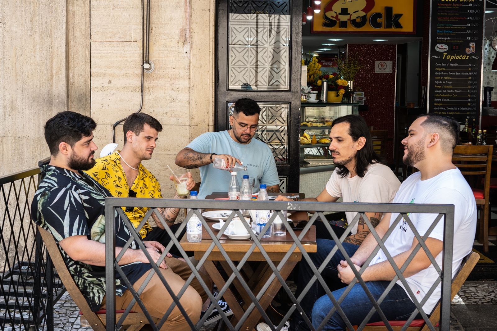 Banda Doral fala de paixão avassaladora em novo single “Toda vez que tu sorri”