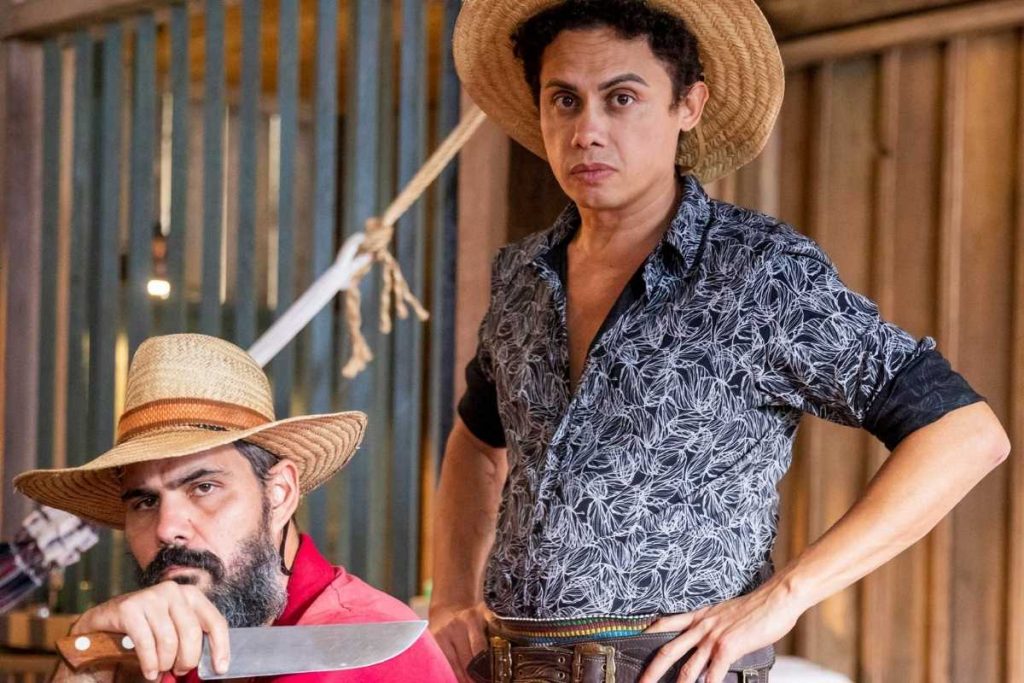 alcides (juliano cazarré) e zaquieu (silvero pereira) em pantanal