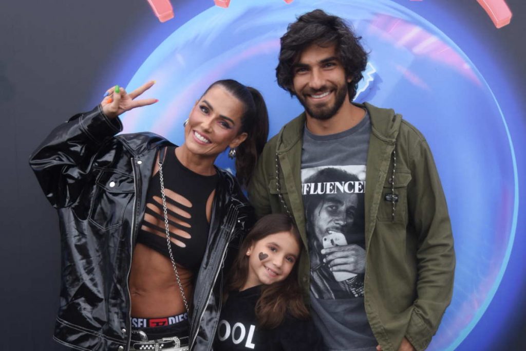 Deborah Secco Hugo Moura e Maria Flor