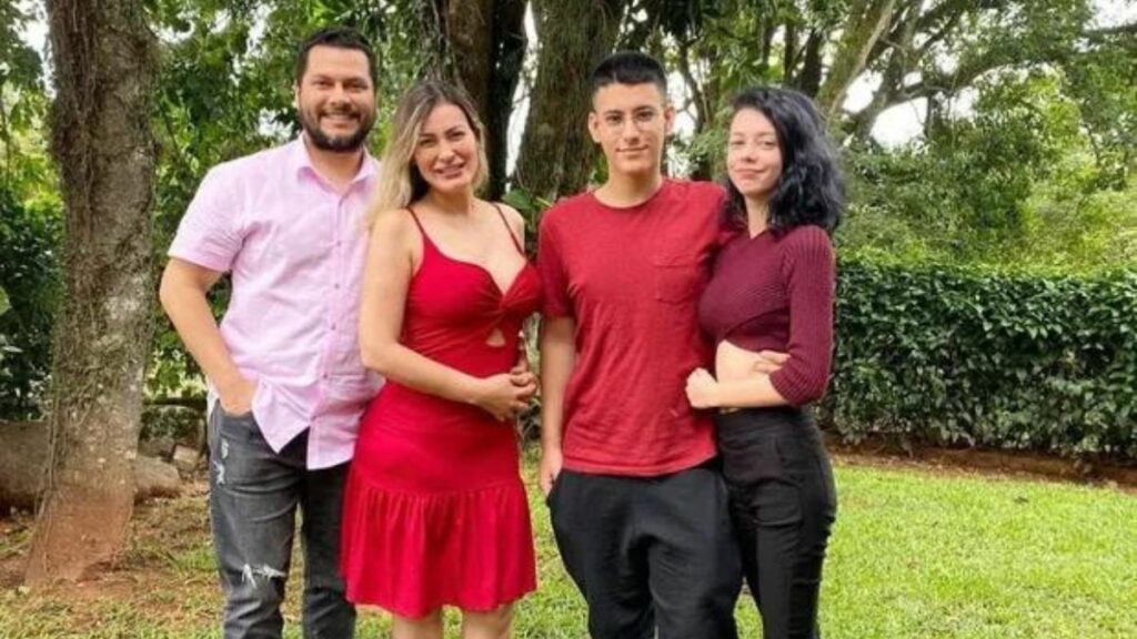 Andressa Urach com marido, filho e a nora – Foto: Divulgação/Redes Sociais