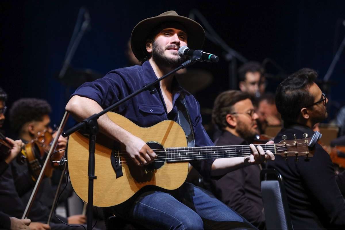 Gabriel Sater toca com Maestro João Carlos Martins