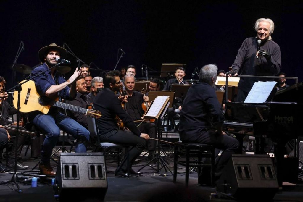 Gabriel Sater toca com Maestro João Carlos Martins