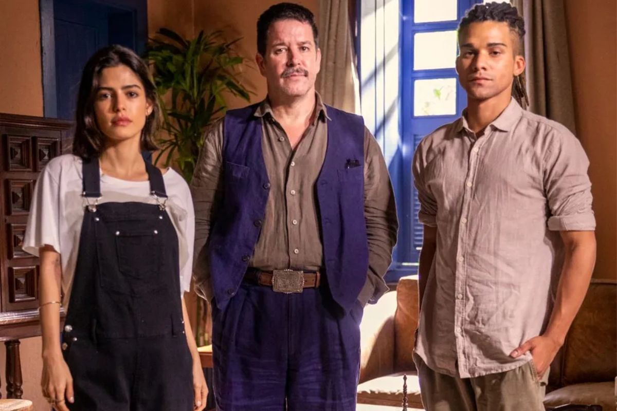 Guta (Julia Dalavia), Tenório (Murilo Benício) e Marcelo (Lucas Leto) em Pantanal