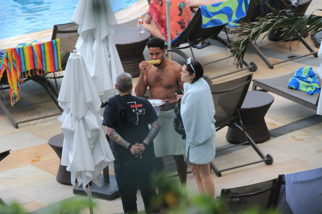 Jessie J curte Piscina no Rio