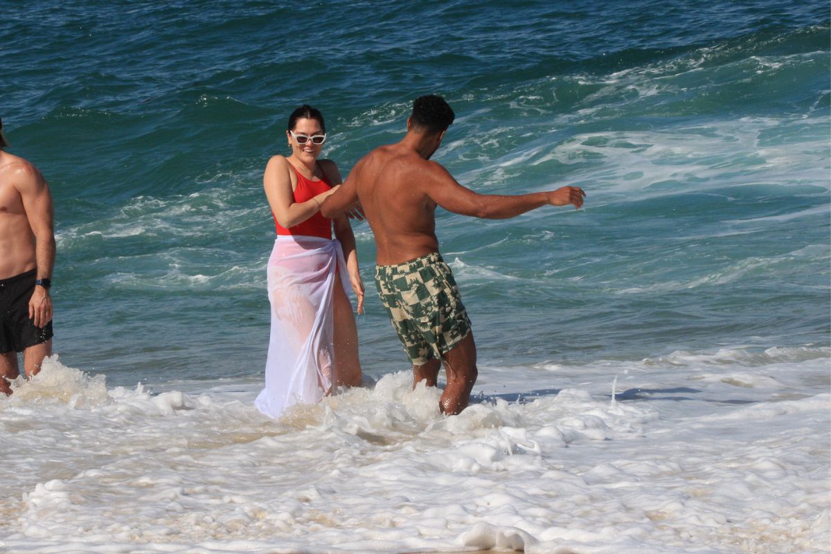 Jessie J curte Praia no Rio