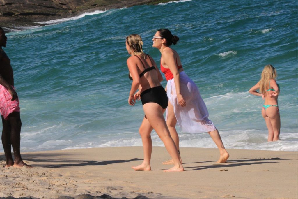 Jessie J curte Praia no Rio