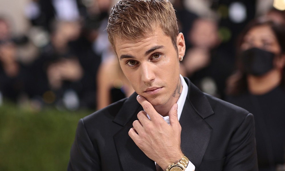 Justin Bieber chegou? Jornal diz que canadense desembarca no país apenas na noite deste domingo, 4