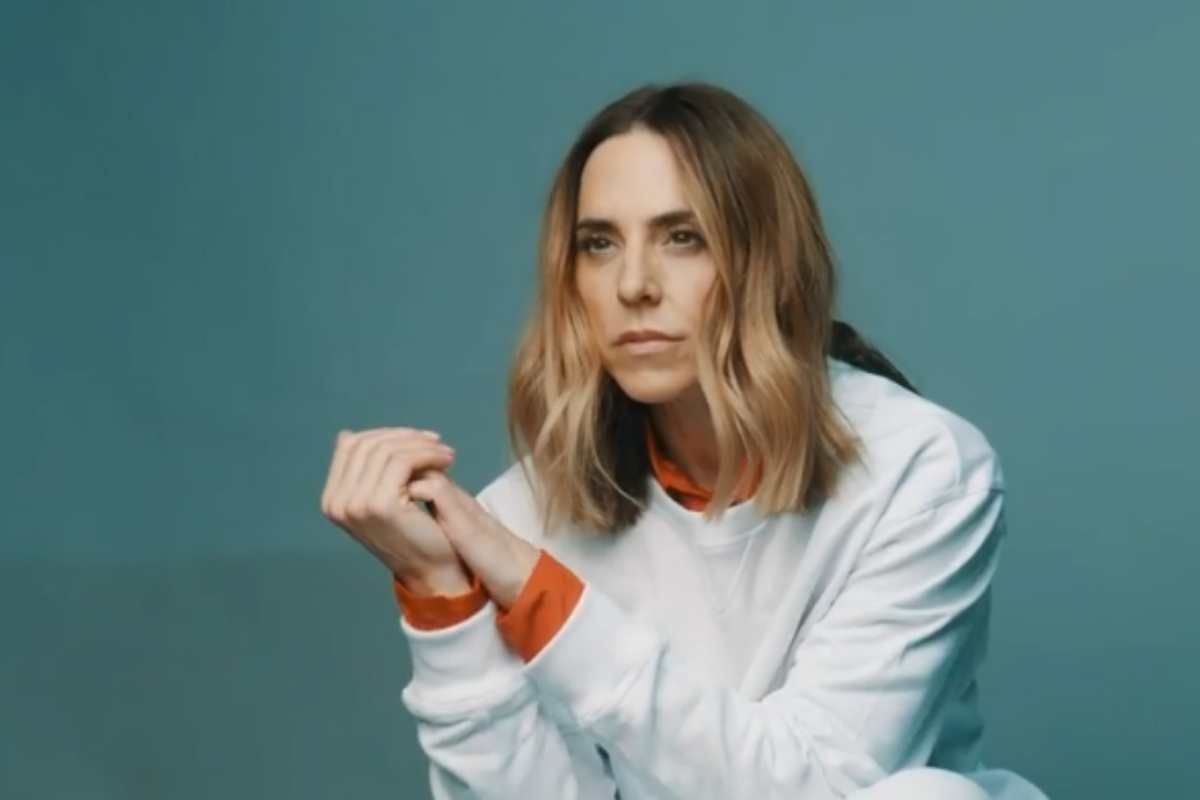 Mel C com cara de séria