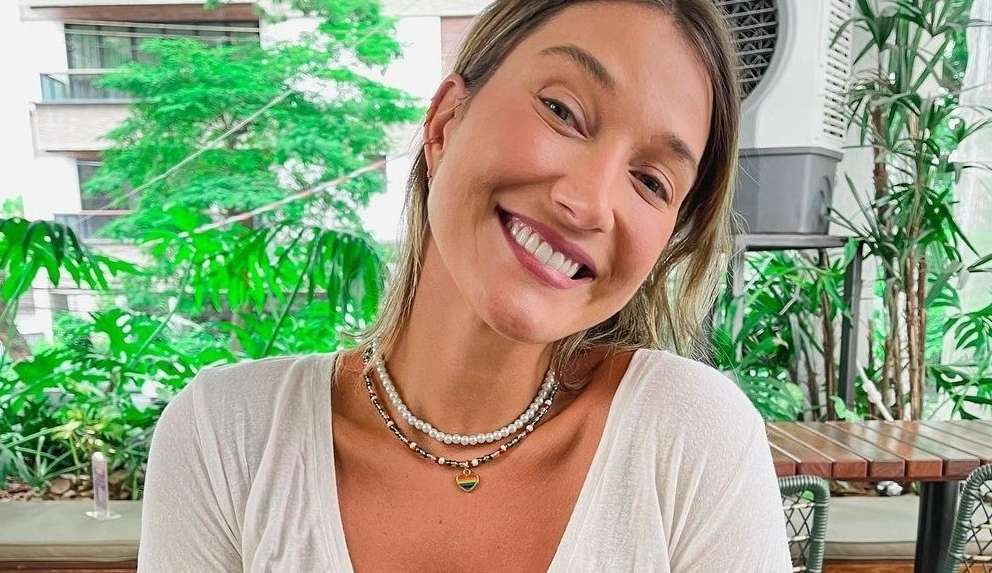 Gabriela Pugliesi exibe barrigão de sete meses