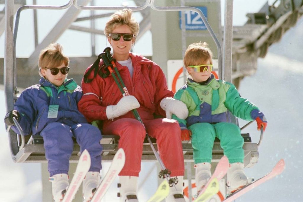 Diana com os filhos, William e Harry.