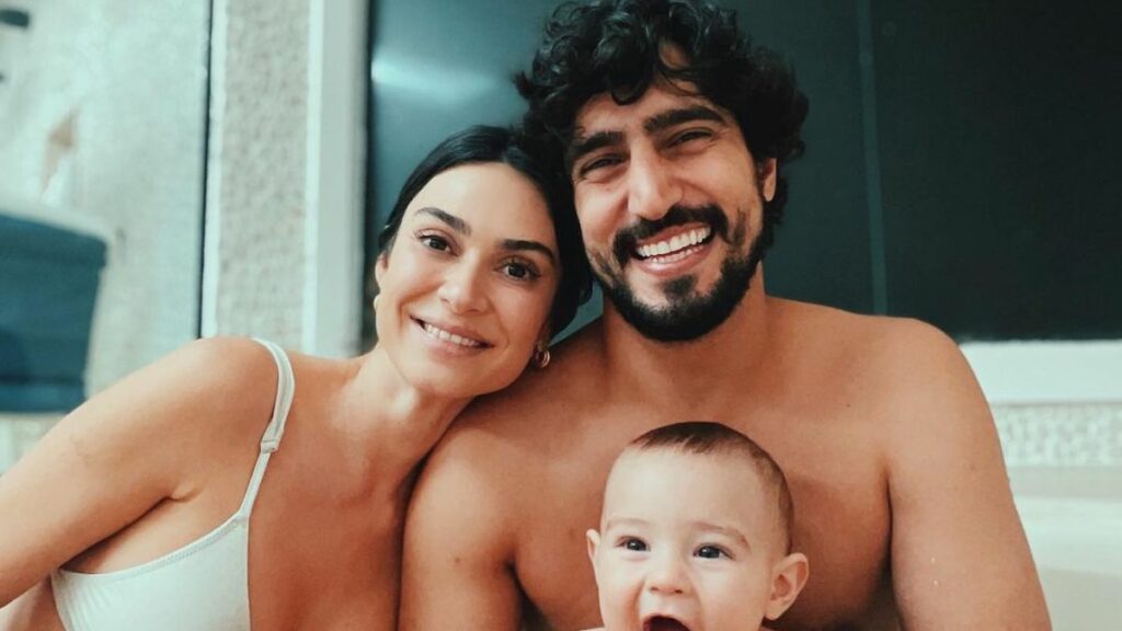 A atriz Thaila Ayala, seu marido Renato Góes e seu filho Francisco – Foto: Reprodução/Instagram