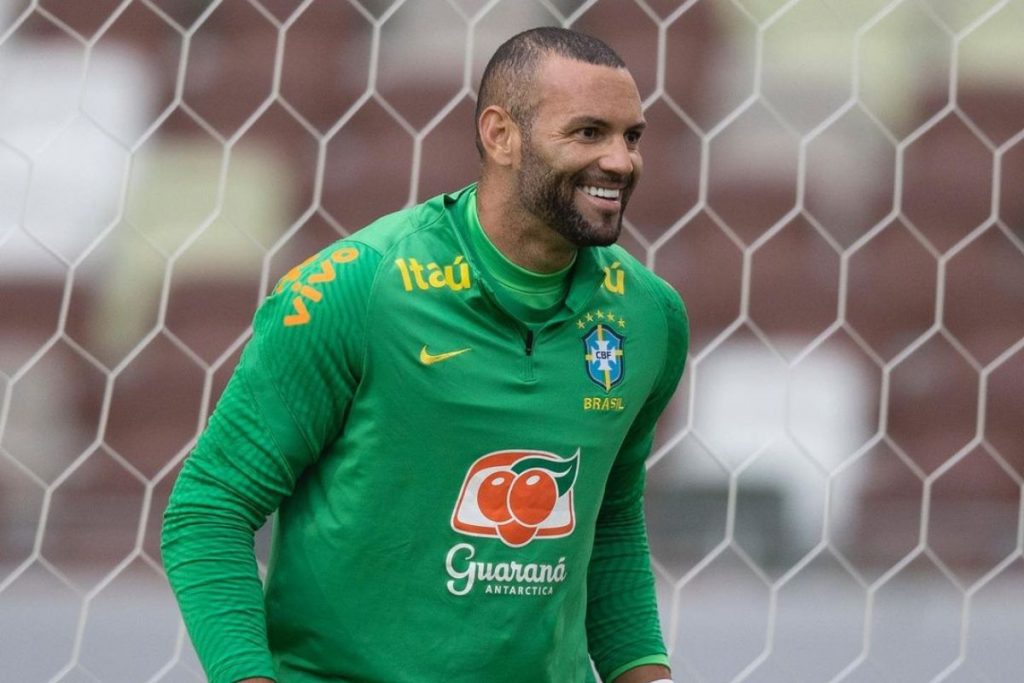 O goleiro Weverton