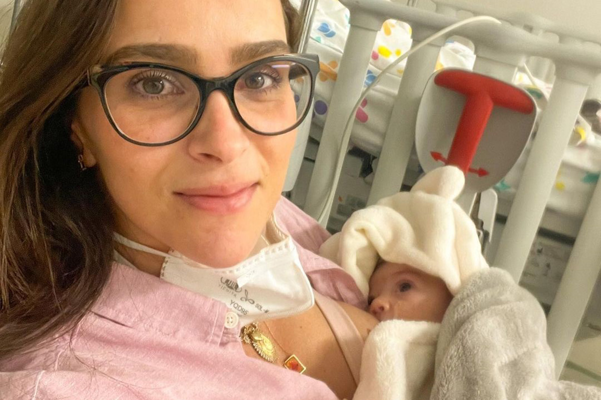 Letícia Cazarré com a filha Maria Guilhermina