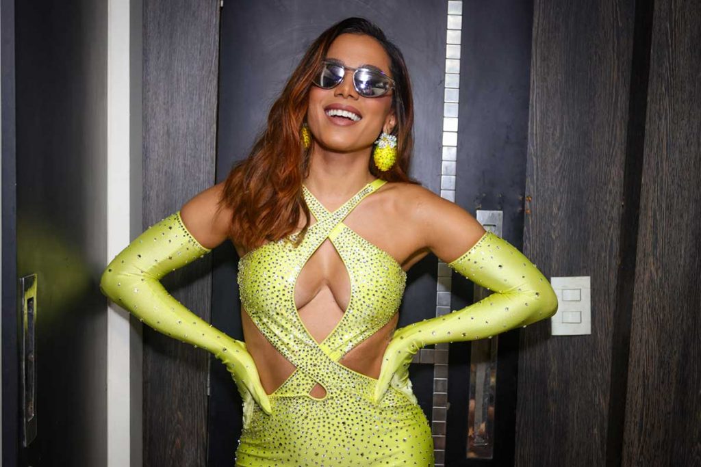 Anitta fez questão de posar para os fotógrafos