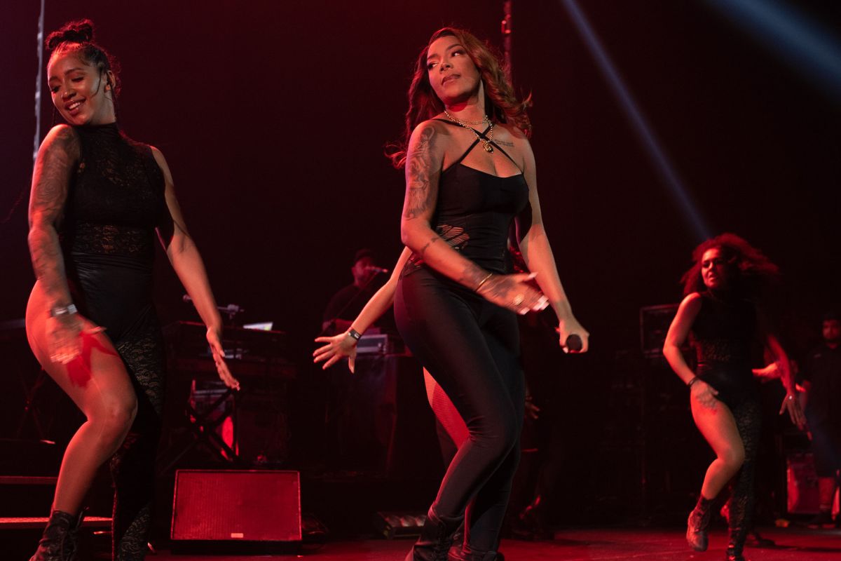 Ludmilla em apresentação no Baile do Amor