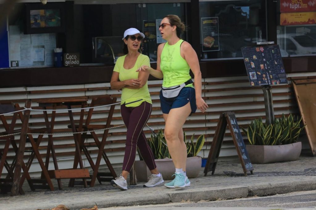 Fátima Bernardes com amiga na Barra da Tijuca