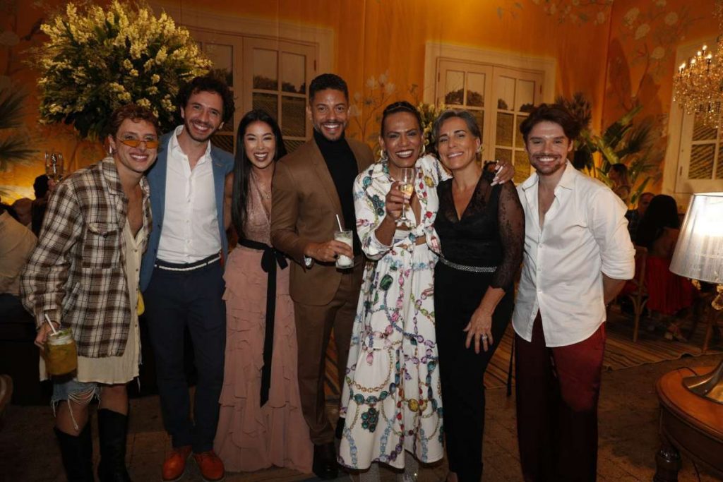 Elenco de Terra e Paixão