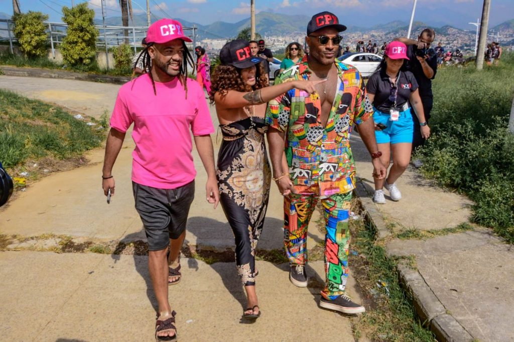 domitila barros e fred nicácio no complexo do alemão, no rio de janeiro