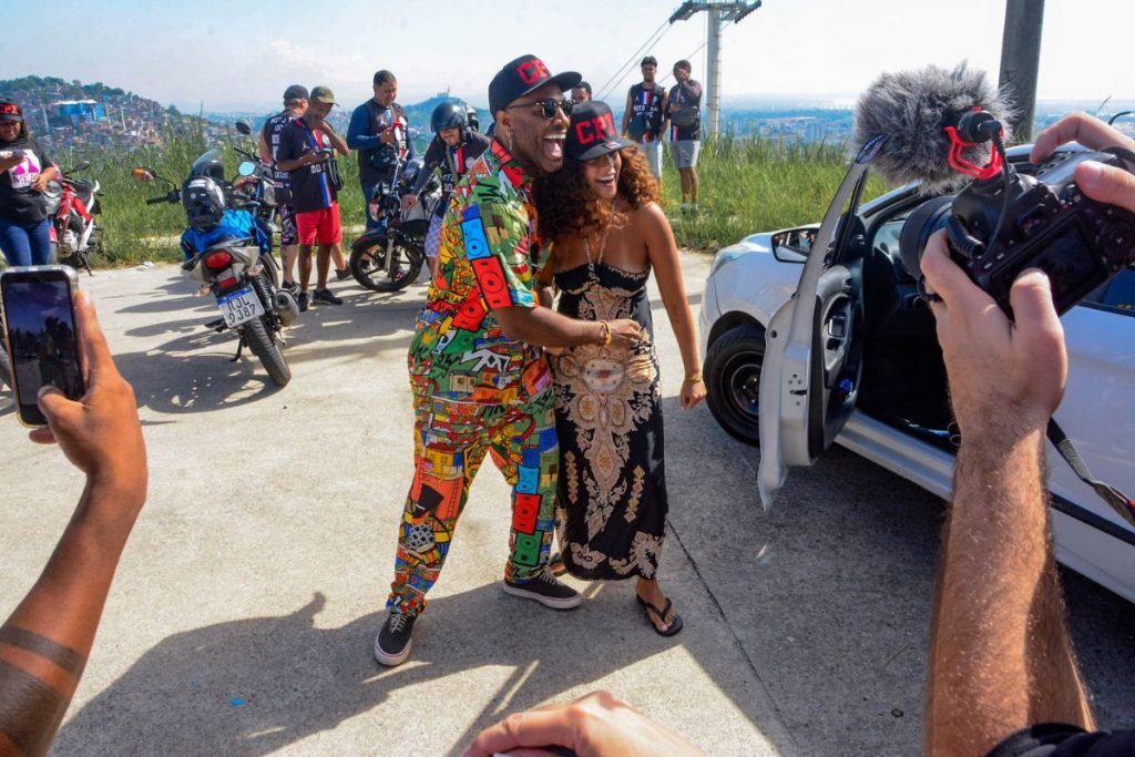 domitila barros e fred nicácio no complexo do alemão, no rio de janeiro