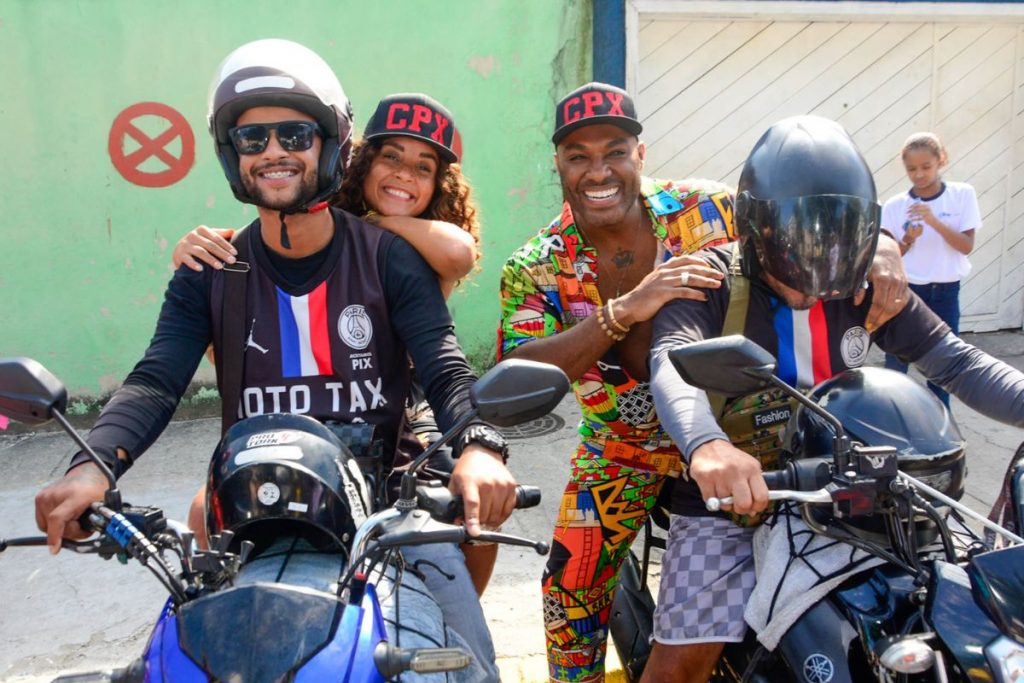 domitila barros e fred nicácio no complexo do alemão, no rio de janeiro