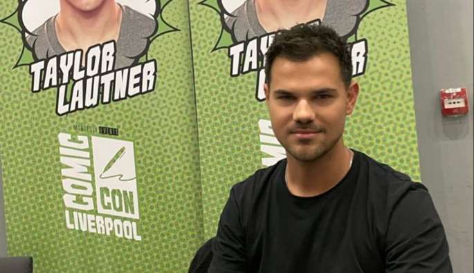 Taylor Lautner rebate críticas sobre ter envelhecido 'como uma uva passa'