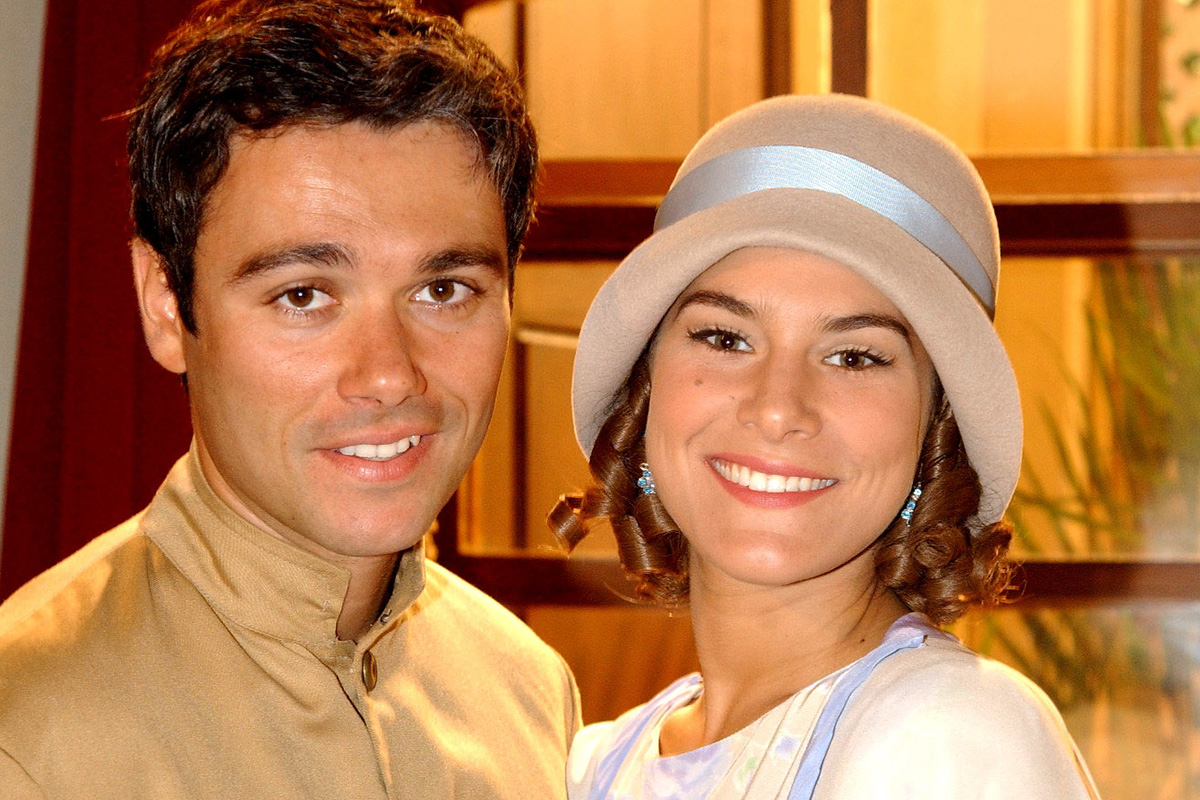 Soldado Peixoto (Ângelo Paes Leme) e Olga (Priscila Fantin) em Chocolate Com Pimenta