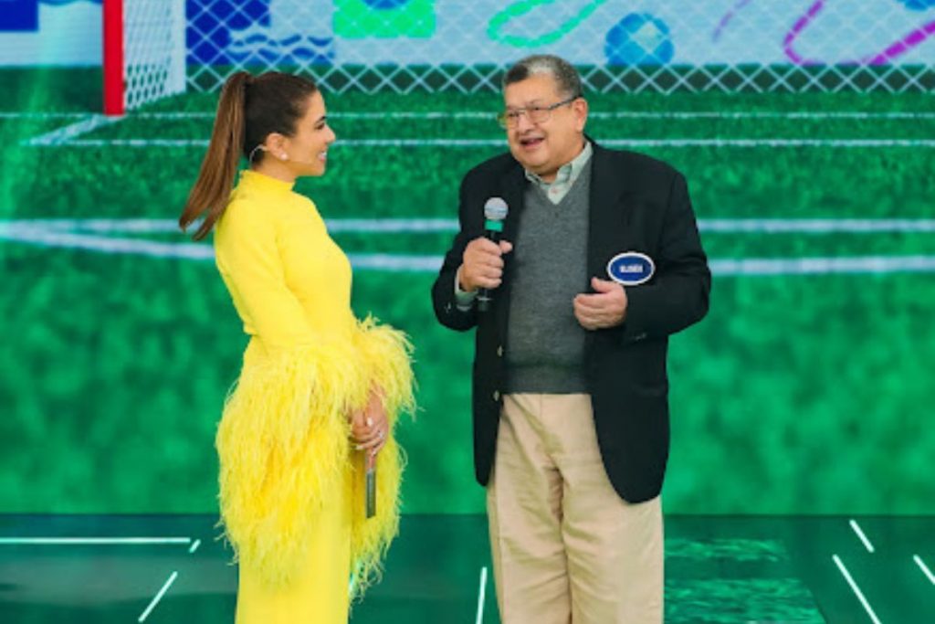 Elizeu, o primeiro vencedor do Gol Show, com Patrícia Abravanel