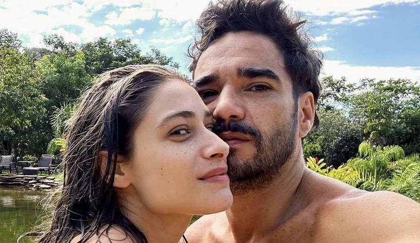 Luisa Arraes celebra aniversário de Caio Blat e se declara