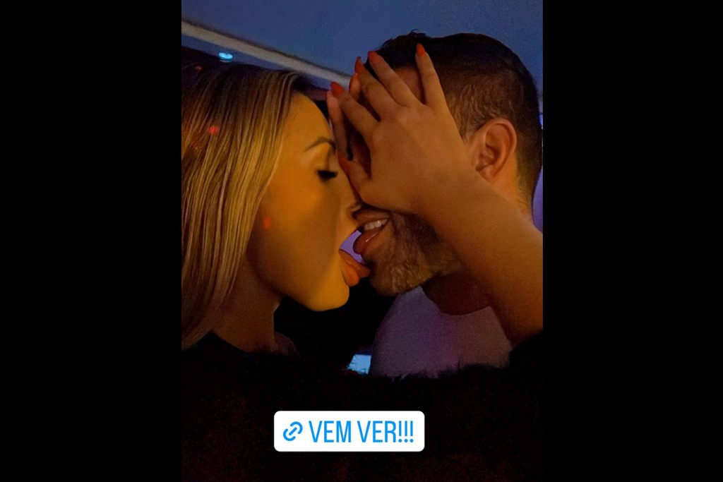 Andressa Urach aparece em momento quente com homem