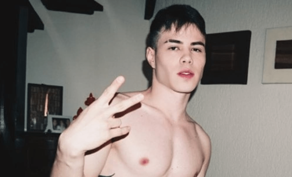 Gustavo Rocha mostra nude completo e web reage: “Tô em choque”