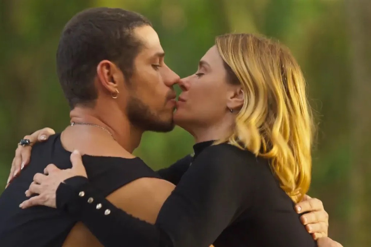 Lui (José Loreto) e Lumiar (Carolina Dieckmann) em Vai Na Fé