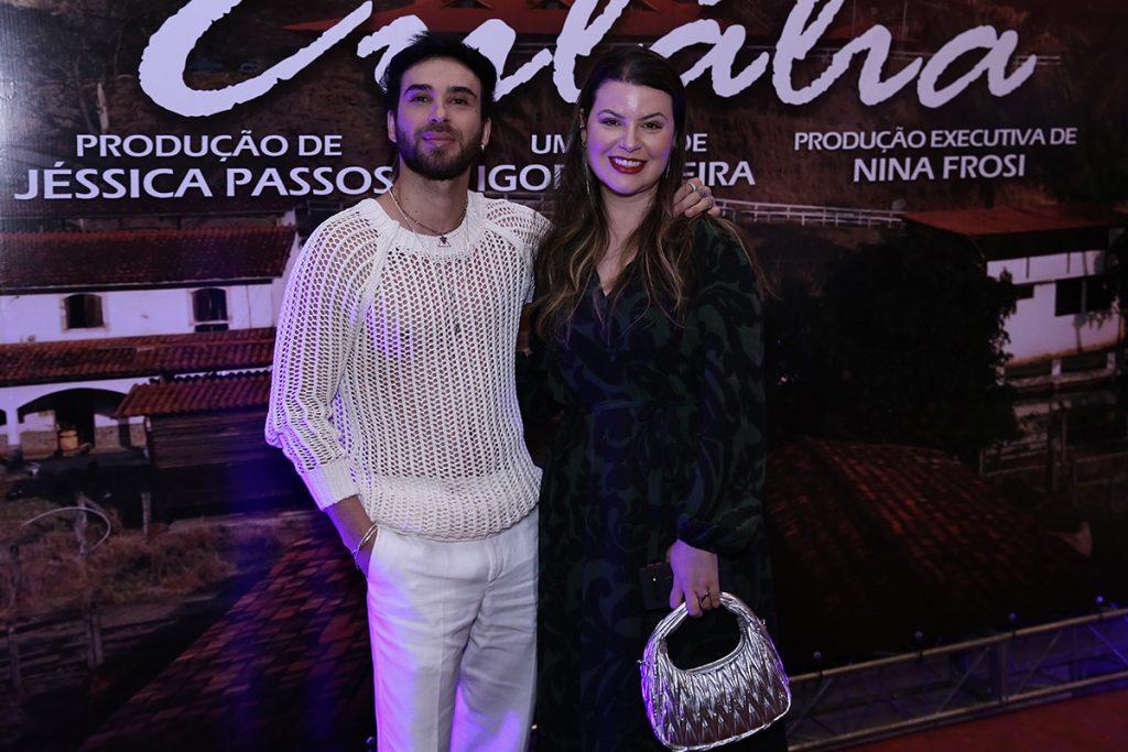 Mauro Cominato e Nina Frosi posaram juntos