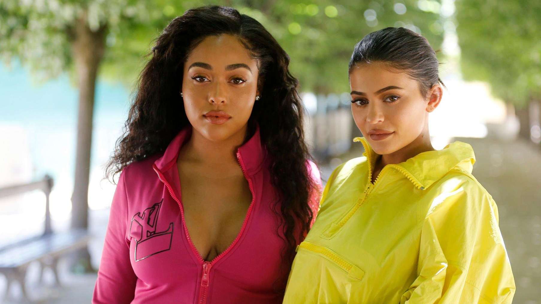 Kylie Jenner é flagrada em momento descontraído com Jordyn Woods Lorena Bueri