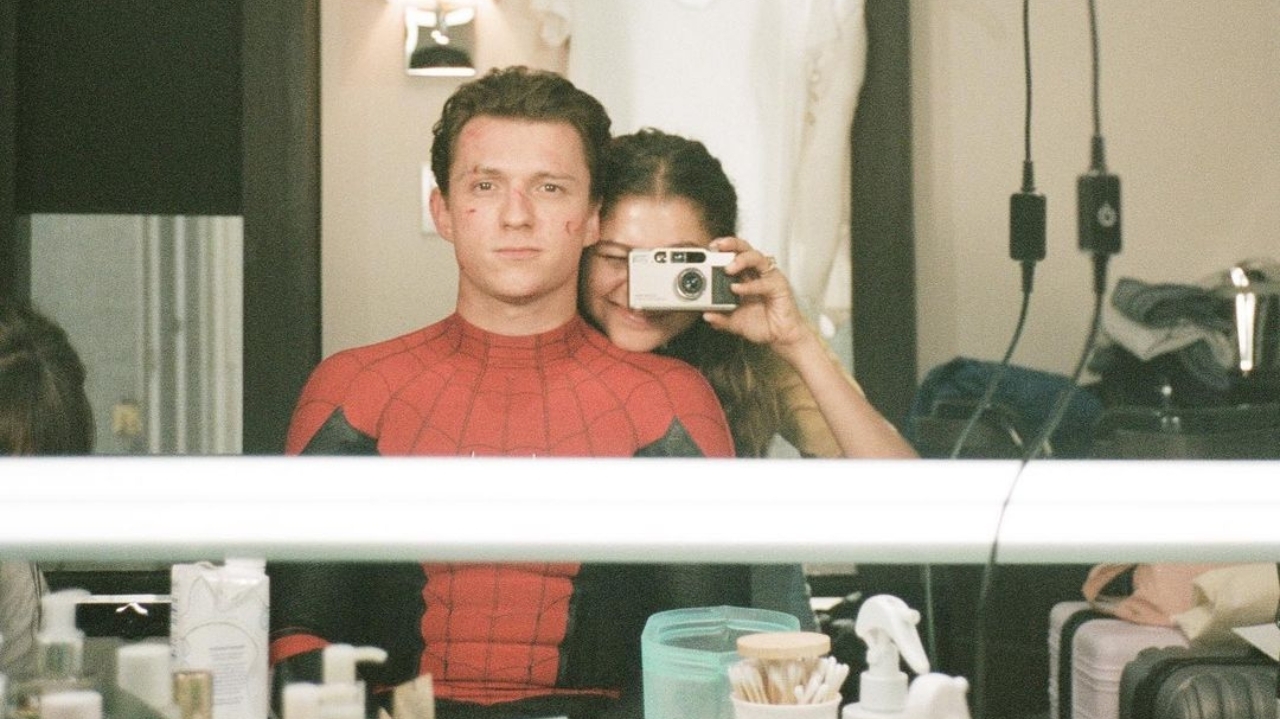 Raridade: Tom Holland dedica post apaixonado a Zendaya Lorena Bueri