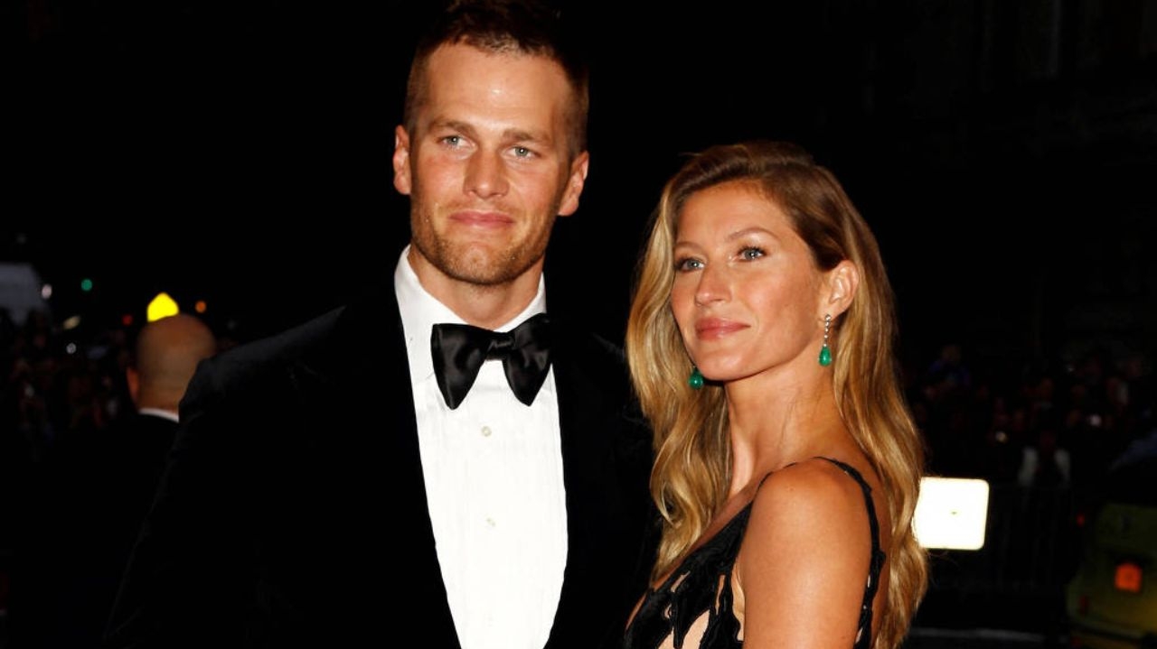 Tom Brady faz viagem exibindo relógio de grife e não se pronuncia sobre morte da mãe de Gisele Bündchen Lorena Bueri