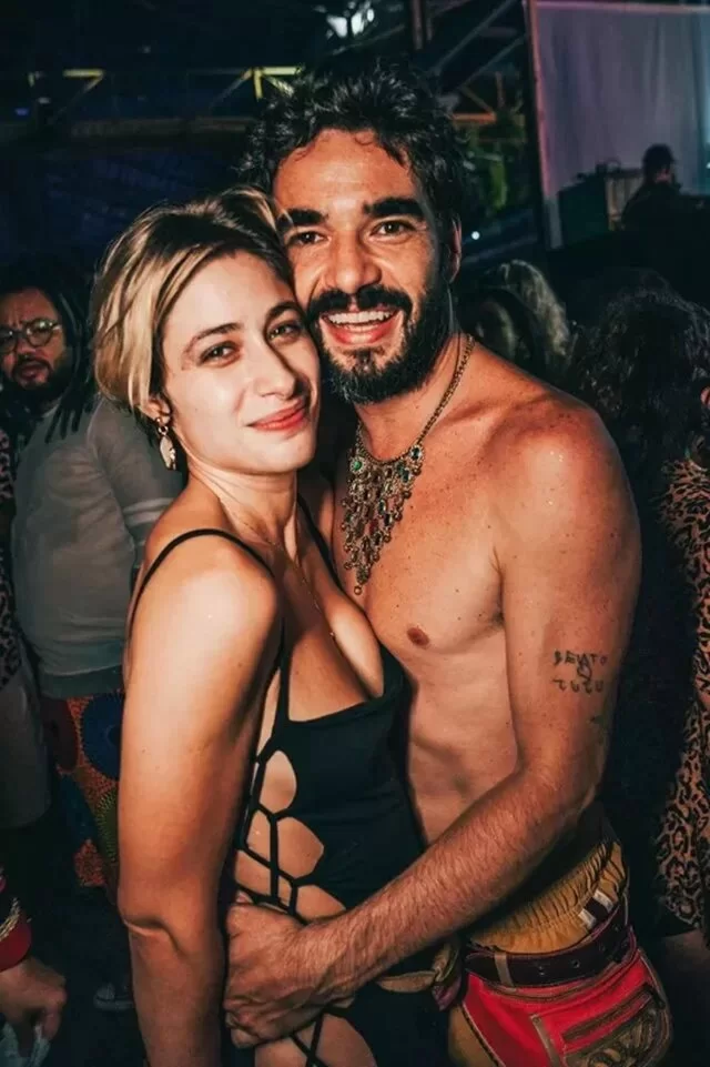 Luísa Arraes e Caio Blat. Foto (reprodução/instagram @metropoles) Lorena Bueri