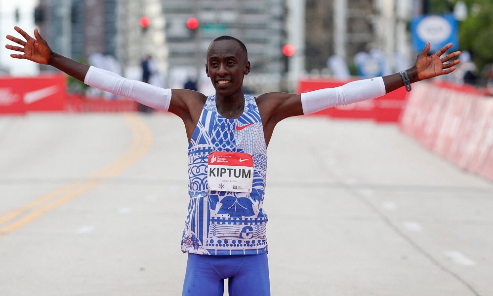 Kelvin Kiptum, recordista mundial de maratona, morre em acidente de carro